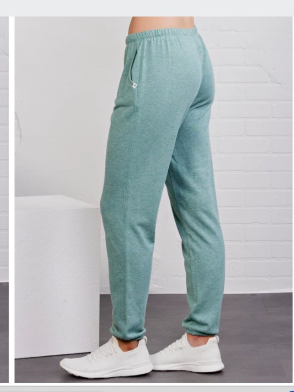 Tasc Women's Stadium French Terry‎ Sage Heather Jogger Style Pants Size Small